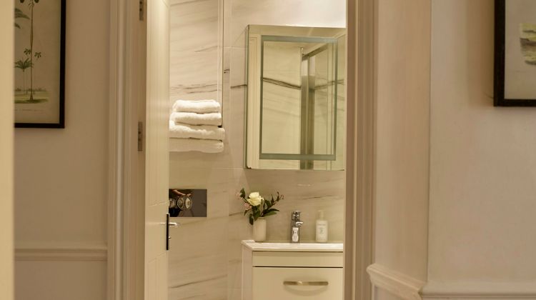 Collingham Serviced Apartments Room