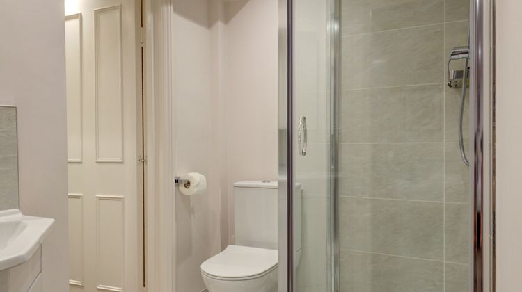 Collingham Serviced Apartments Room
