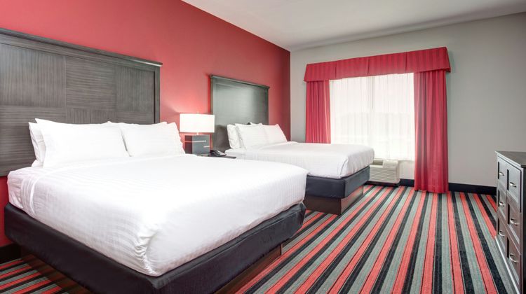 Holiday Inn & Suites Lafayette North Suite