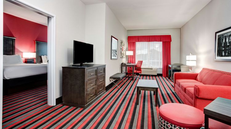 Holiday Inn & Suites Lafayette North Suite