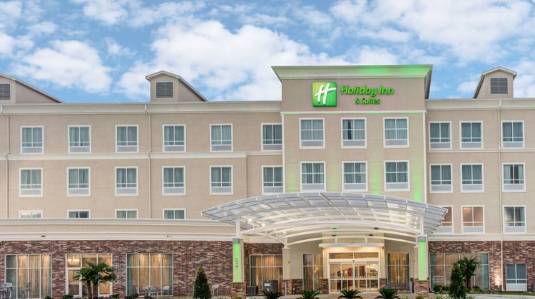 Holiday Inn & Suites Lafayette North Exterior