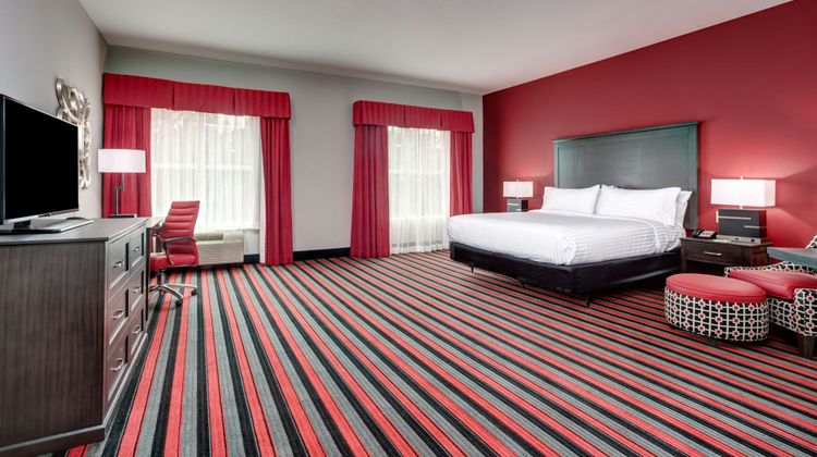 Holiday Inn & Suites Lafayette North Room