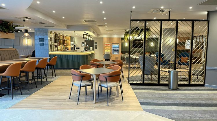 London Luton Vale Hotel Lobby