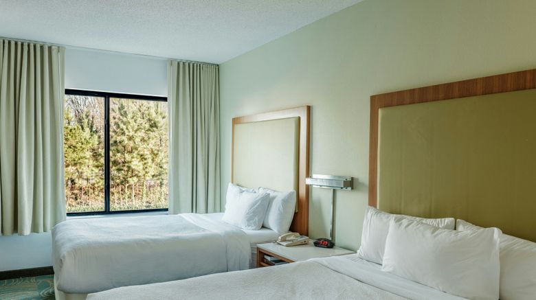 <b>The Beacon Charlotte Airport Room</b>. Images powered by <a href="https://www.leonardoworldwide.com/" title="Leonardo Worldwide" target="_blank">Leonardo</a>.