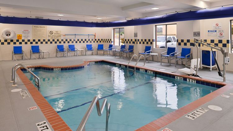 Holiday Inn Express Clanton Pool
