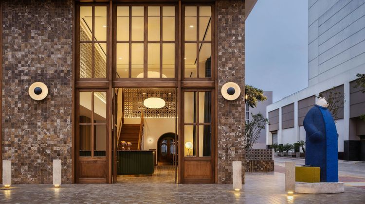 Hotel Humano Exterior