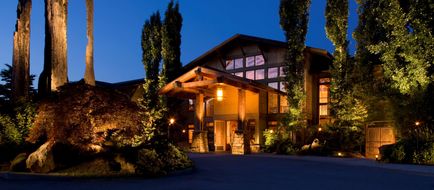 Willows Lodge Exterior