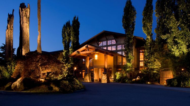 Willows Lodge Exterior
