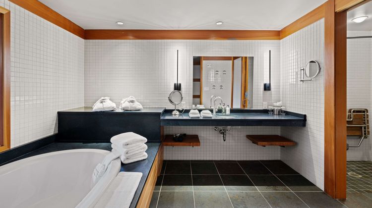 Willows Lodge Room