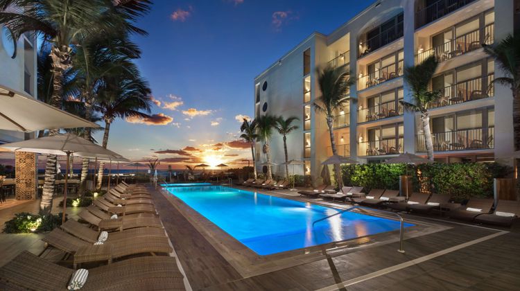 Costa d'Este Beach Resort Pool