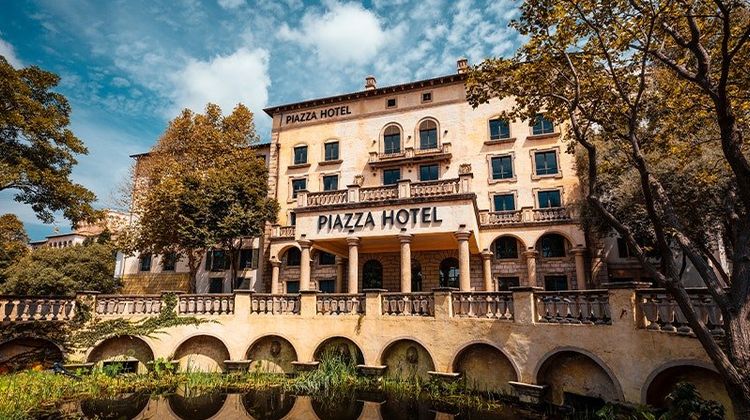 Piazza Hotel Exterior