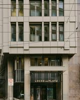 Locke am Platz