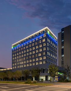 Holiday Inn Exp Luzhi Industrial Park