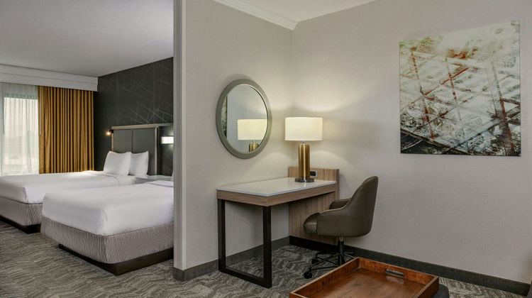 SpringHill Suites by Marriott Norfolk Suite