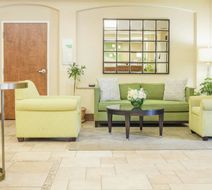Holiday Inn Manchester Airport Lobby