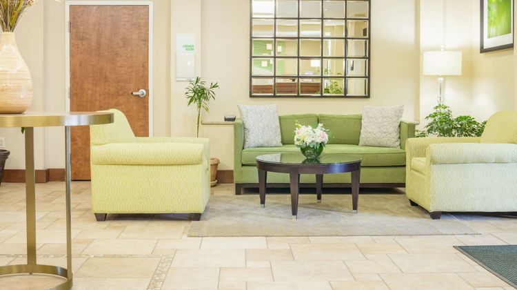 Holiday Inn Manchester Airport Lobby