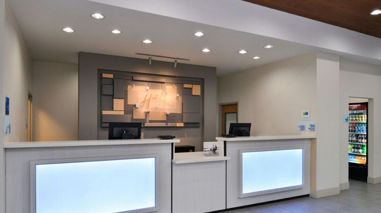 Holiday Inn Express & Suites La Place Lobby