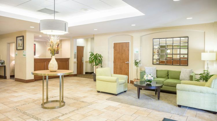 Holiday Inn Manchester Airport Lobby