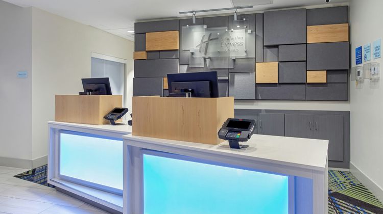Holiday Inn Express & Suites La Grange Lobby
