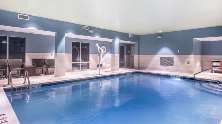 Holiday Inn Express & Suites La Grange Pool