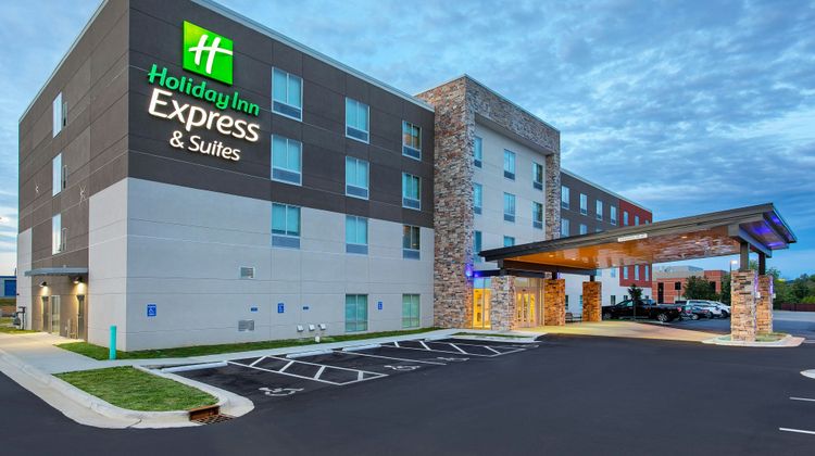 Holiday Inn Express & Suites La Grange Exterior