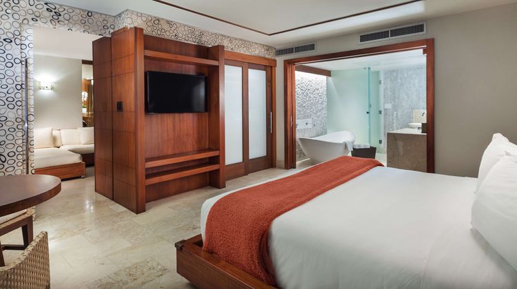 Costa d'Este Beach Resort Suite