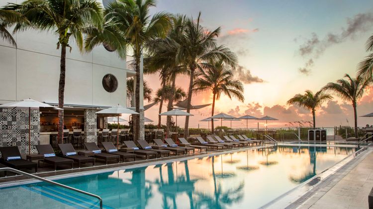 Costa d'Este Beach Resort Pool