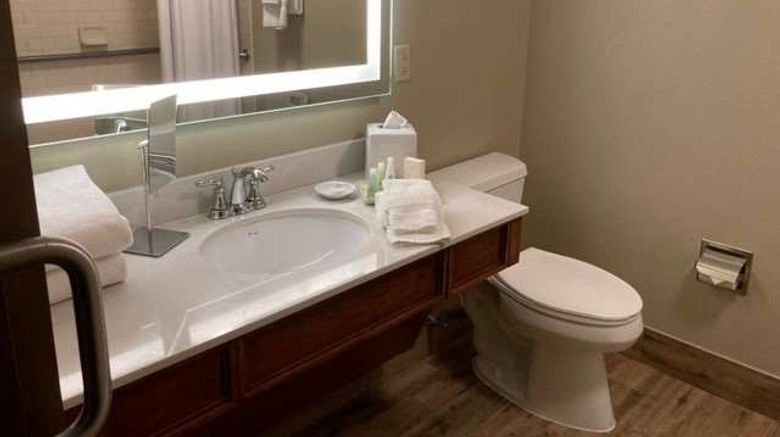 <b>Stonewall Resort Room</b>. Images powered by <a href="https://www.leonardoworldwide.com/" title="Leonardo Worldwide" target="_blank">Leonardo</a>.