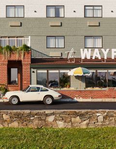Wayfinder Hotel