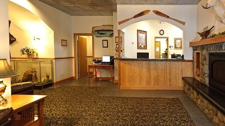 Frontier Suites Airport Hotel Lobby