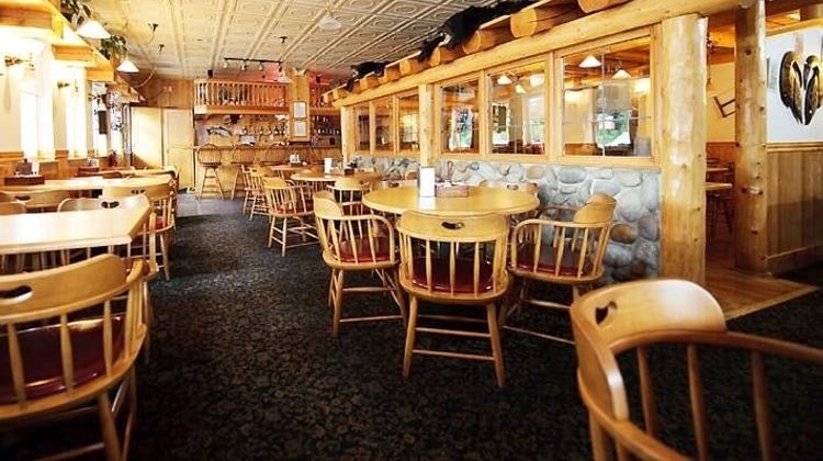 Frontier Suites Airport Hotel Restaurant