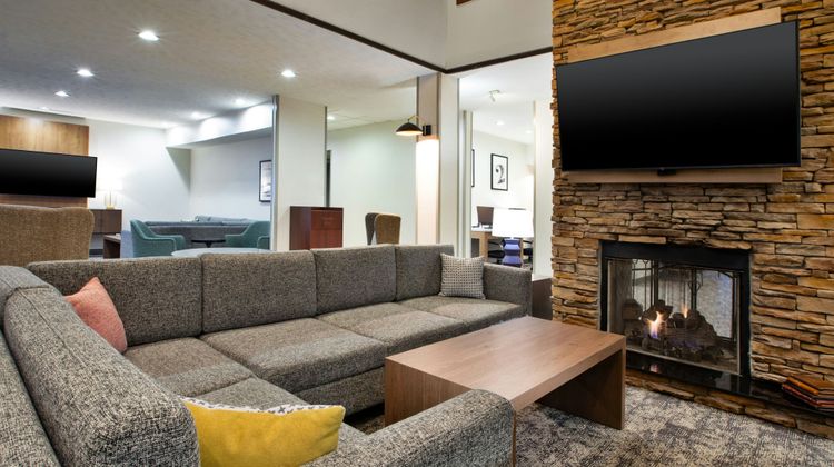 Staybridge Suites - Omaha Lobby