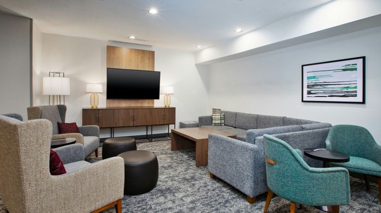 Staybridge Suites - Omaha Lobby