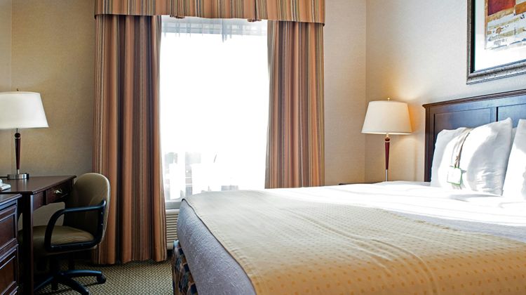 Holiday Inn Hotel & Suites-West Edmonton Suite