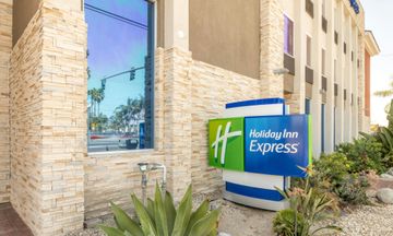 Holiday Inn Express Anaheim West