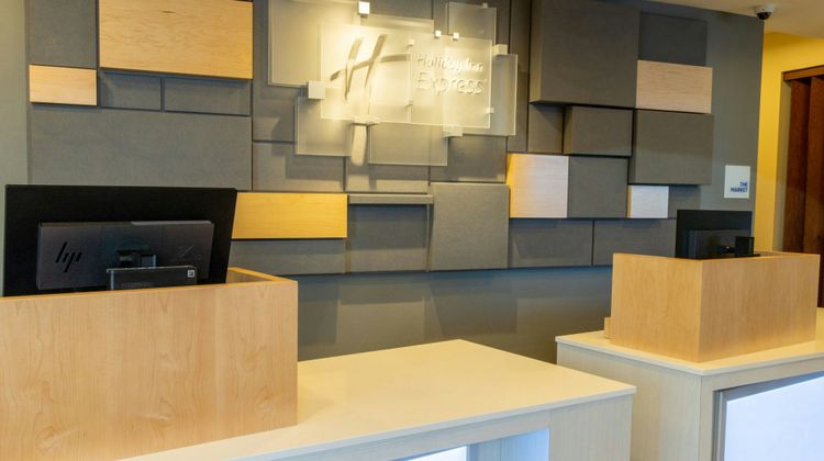 Holiday Inn Express Anaheim West Lobby