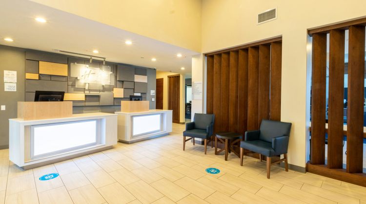 Holiday Inn Express Anaheim West Lobby