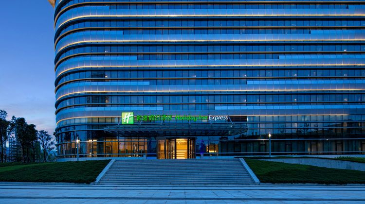 Holiday Inn Express Yibin Exterior