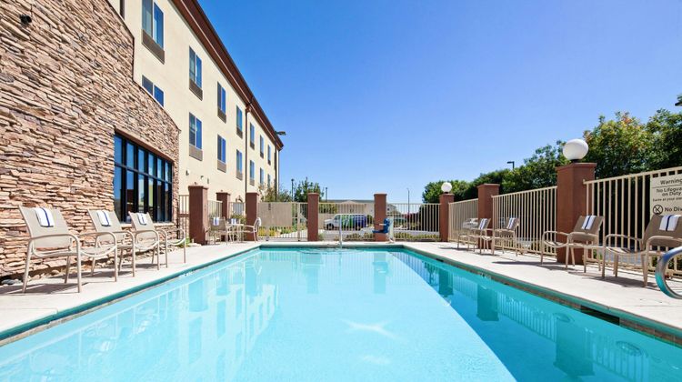 Holiday Inn Express Hotel & Suites Clovi Pool
