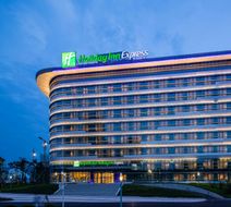 Holiday Inn Express Yibin Exterior