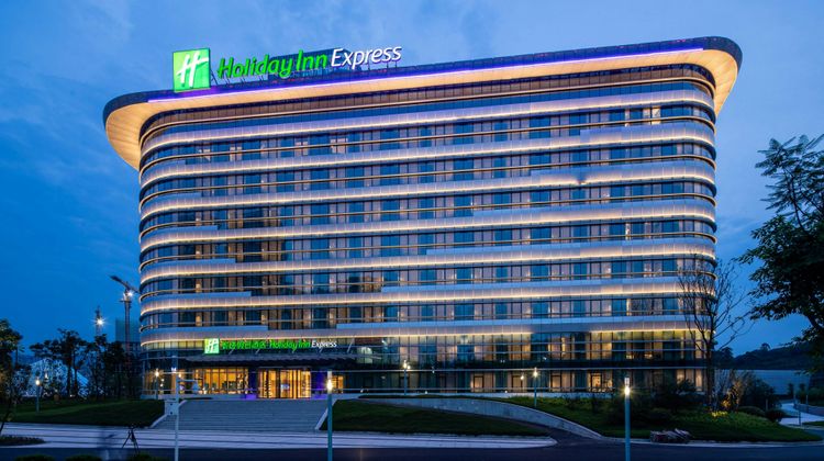 Holiday Inn Express Yibin Exterior