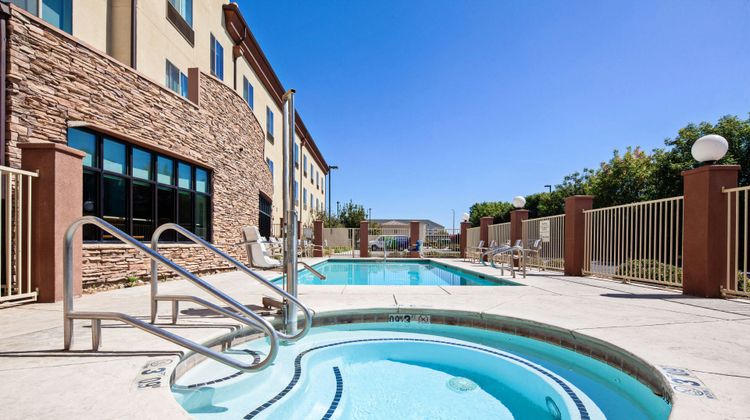 Holiday Inn Express Hotel & Suites Clovi Pool