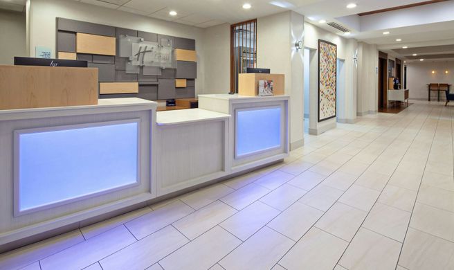 Holiday Inn Express Hotel & Suites Clovi Lobby