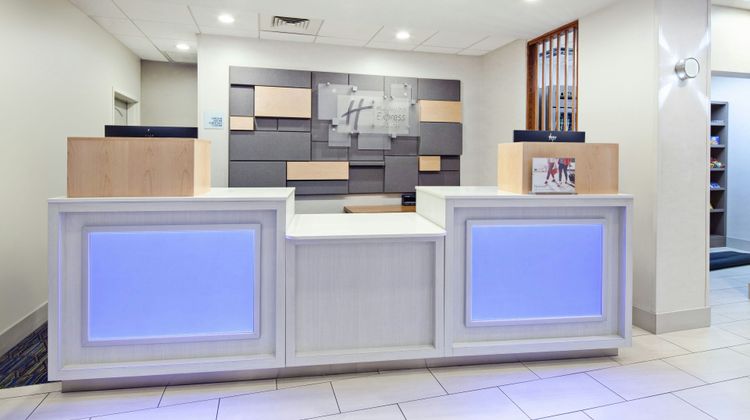 Holiday Inn Express Hotel & Suites Clovi Lobby