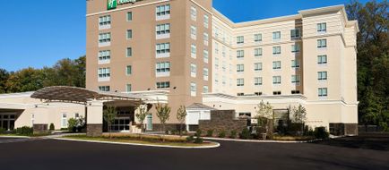 Holiday Inn Suites Philadelphia W Exterior