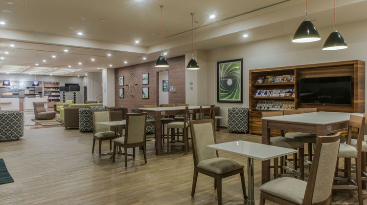 Holiday Inn Express Mexico-Toreo Lobby