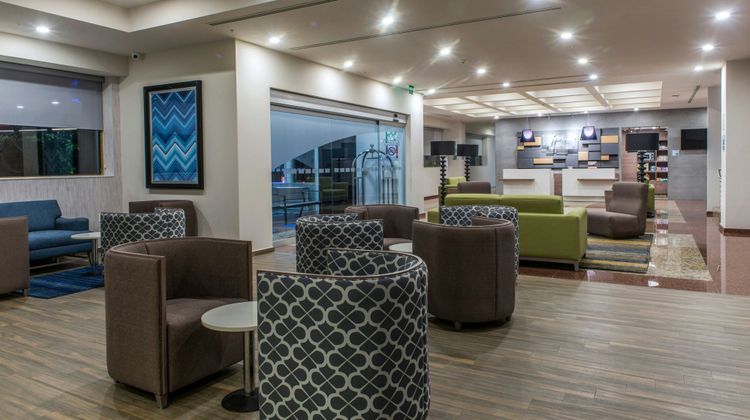 Holiday Inn Express Mexico-Toreo Lobby