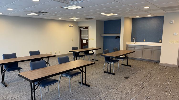 Holiday Inn Express & Sts Syracuse North Meeting
