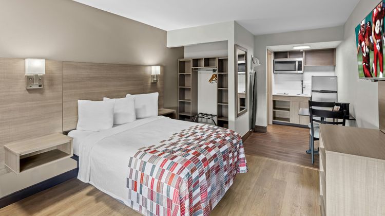Red Roof Inn & Suites Marysville Suite