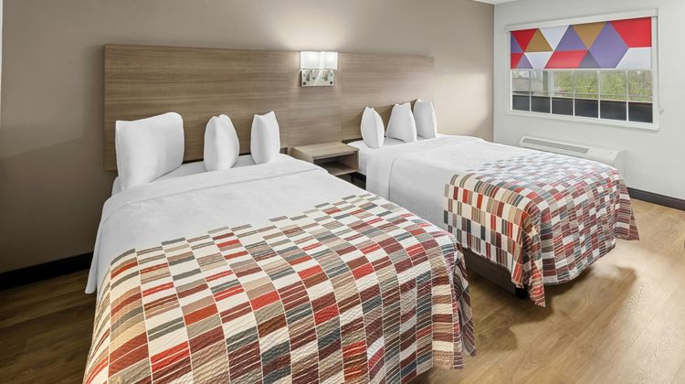 Red Roof Inn & Suites Marysville Room